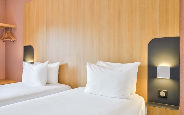 B&B HOTEL Paris 17 Batignolles