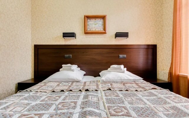 Sleepy Tom Hotel
