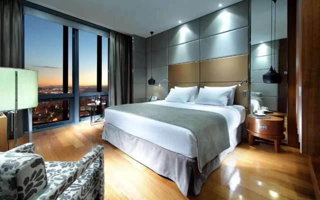 Отель Eurostars Madrid Tower