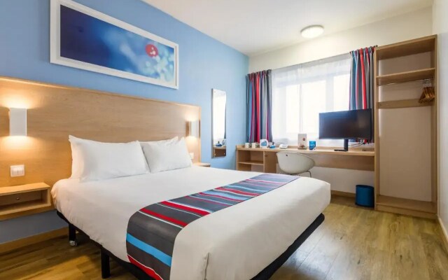 Отель Travelodge Barcelona Fira