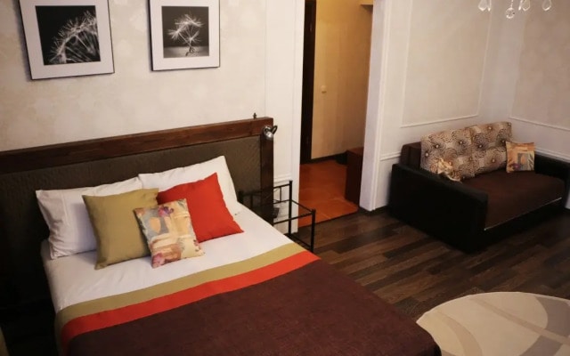 V Tsentre Bresta Apartments