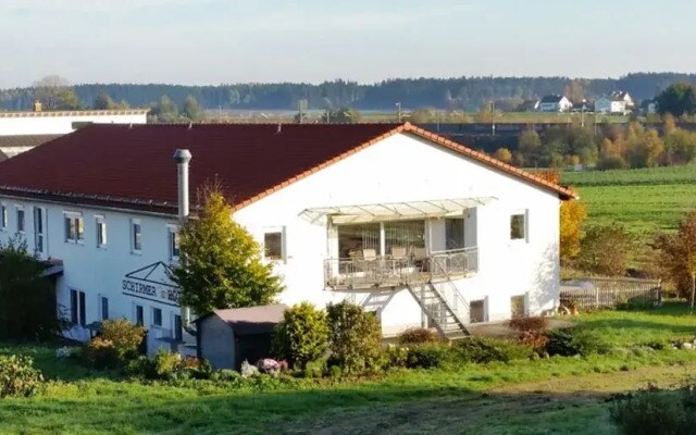 Schirmer's Hotelino
