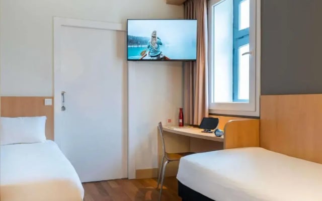 Отель ibis Barcelona Meridiana