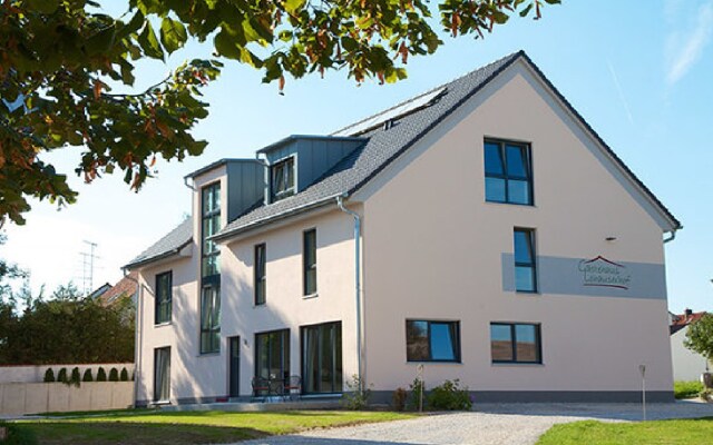 Schirmer's Hotelino