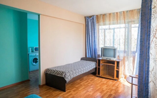Avenue Apartment Matrosova 9B