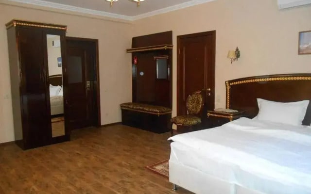 Green Hall Hotel