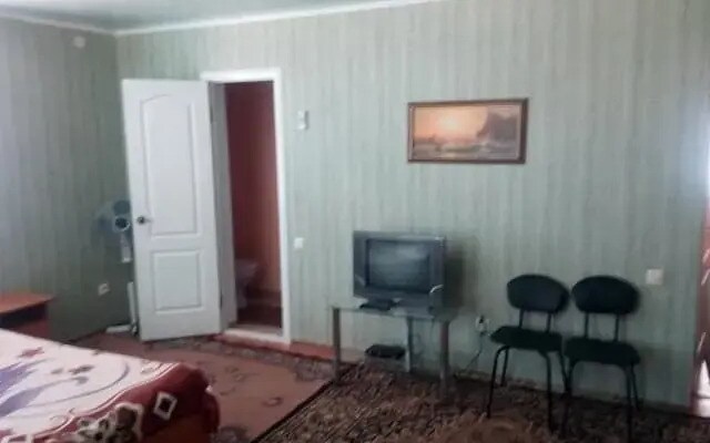 Molodezhnaya 8 Guest House