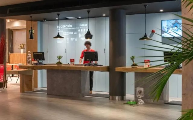 Отель ibis Madrid Aeropuerto Barajas