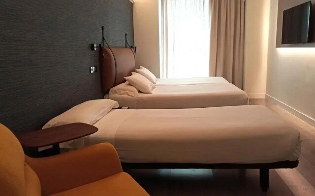Отель Suites Viena Plaza De Espana
